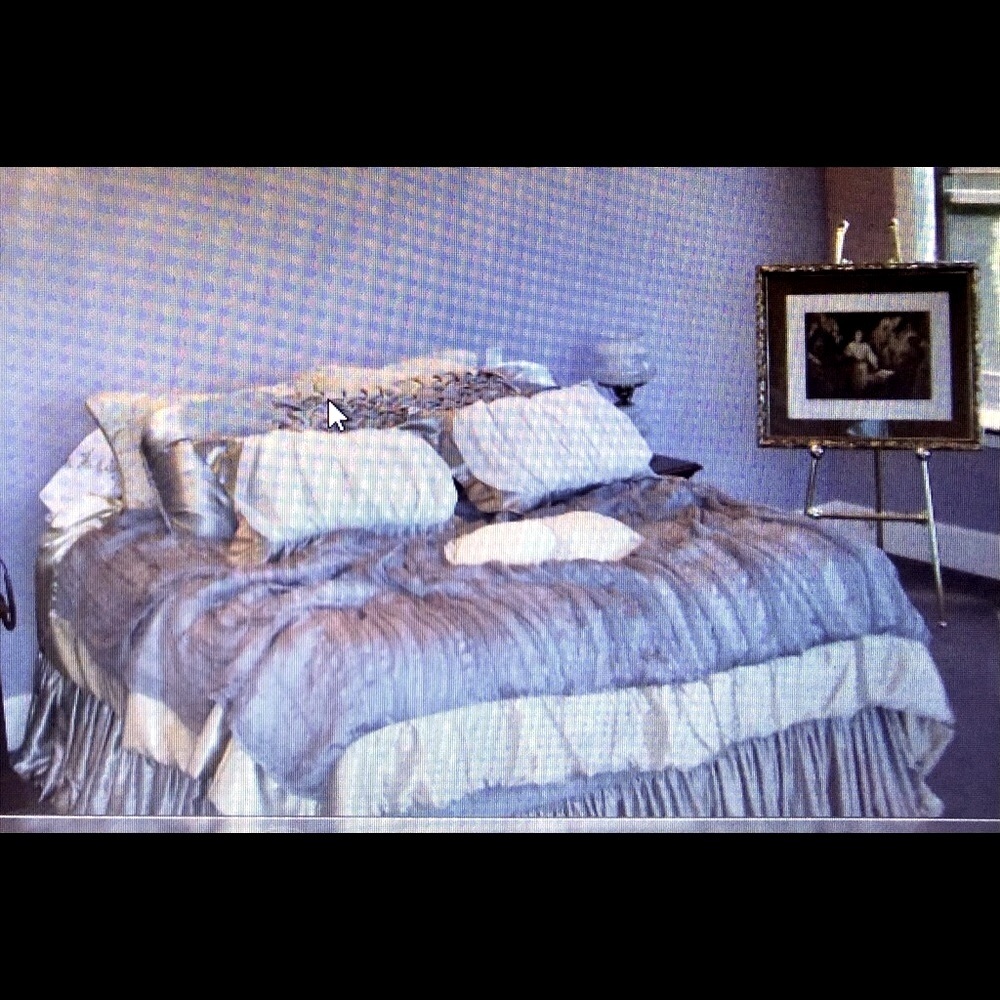 Luxury Silver-Gray Comforter Set - Elegant Home Bedding